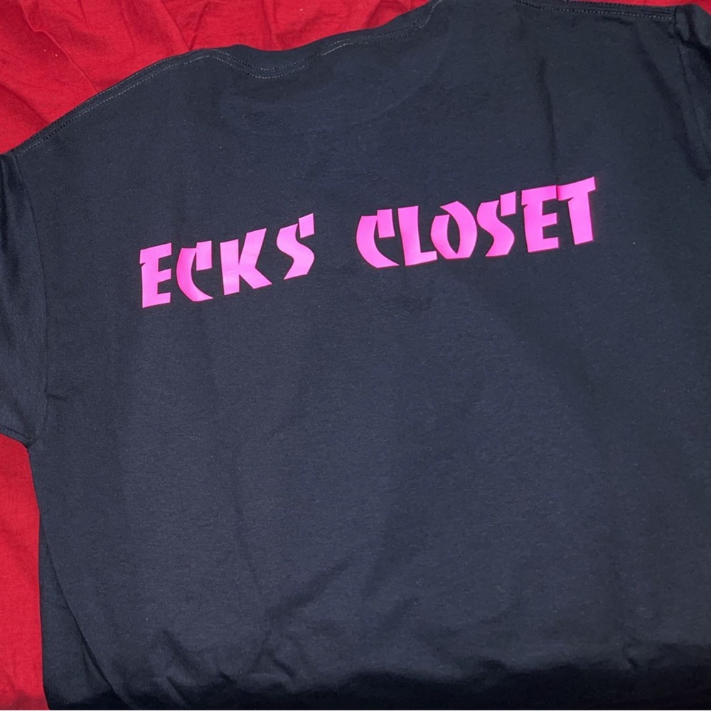 ECKS CLOSET - Picture 1 of 2
